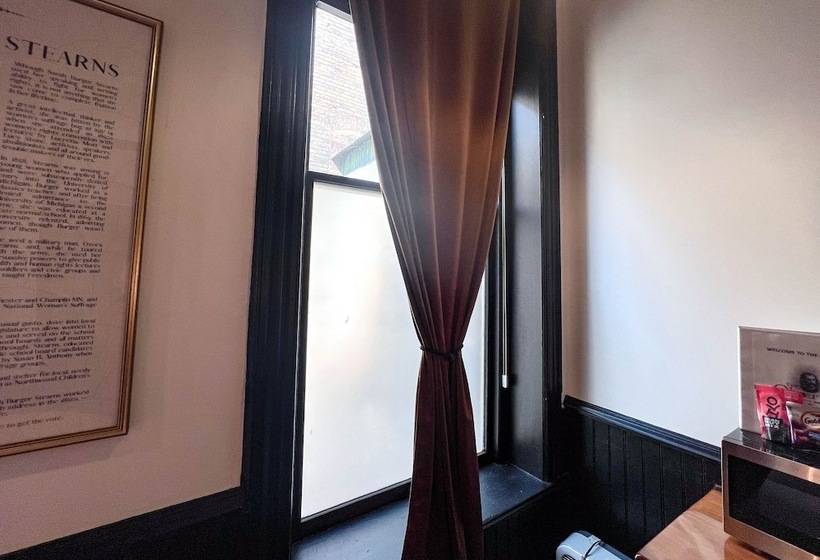 هتل The Oliver Inn