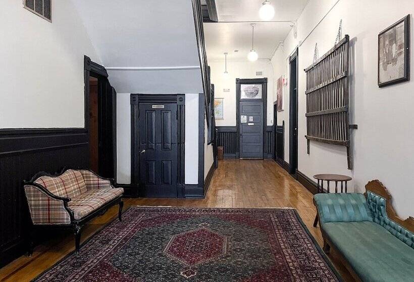 هتل The Oliver Inn