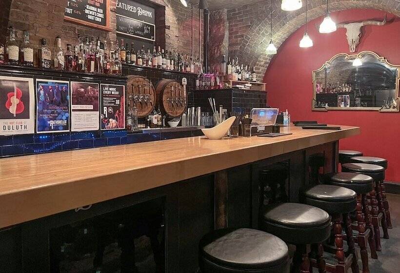 هتل The Oliver Inn