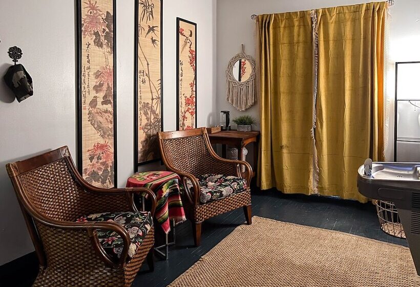 هتل The Oliver Inn