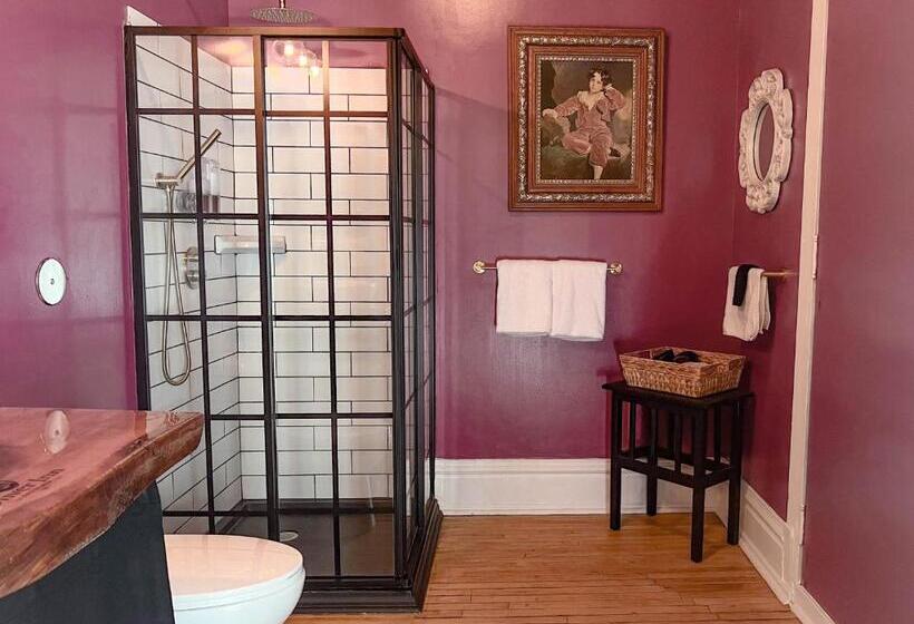 هتل The Oliver Inn