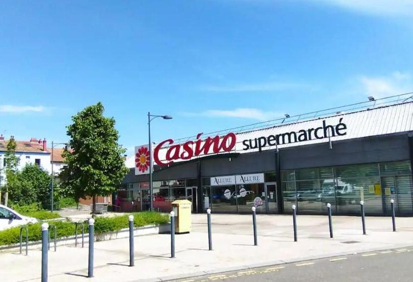 Les Glycines, Un Air De Campagne à La Ville