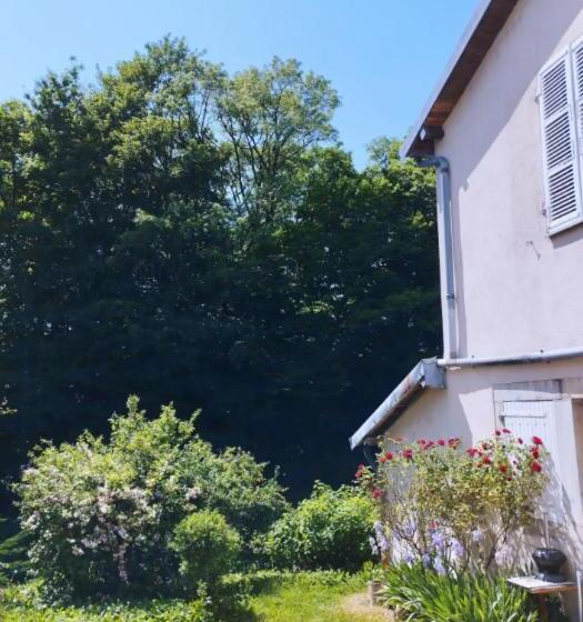 Les Glycines, Un Air De Campagne à La Ville