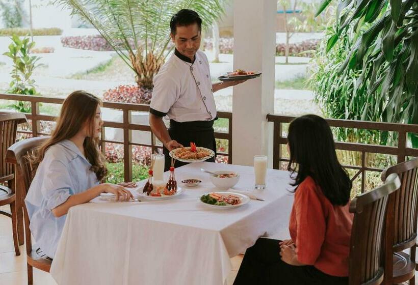 Nirvana Hotel Resort Tetebatu