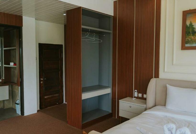 Nirvana Hotel Resort Tetebatu