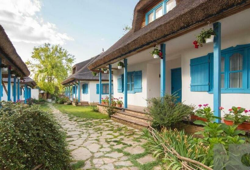 Пансион 5 Chirpici   Small Traditional Resort