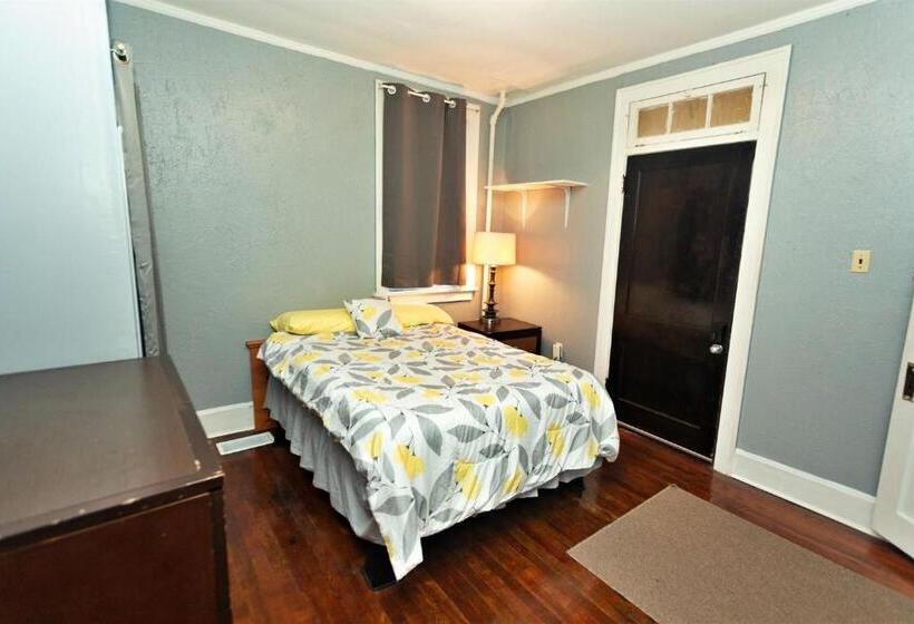 פנסיון Historic House On The Hilldownstairs Only