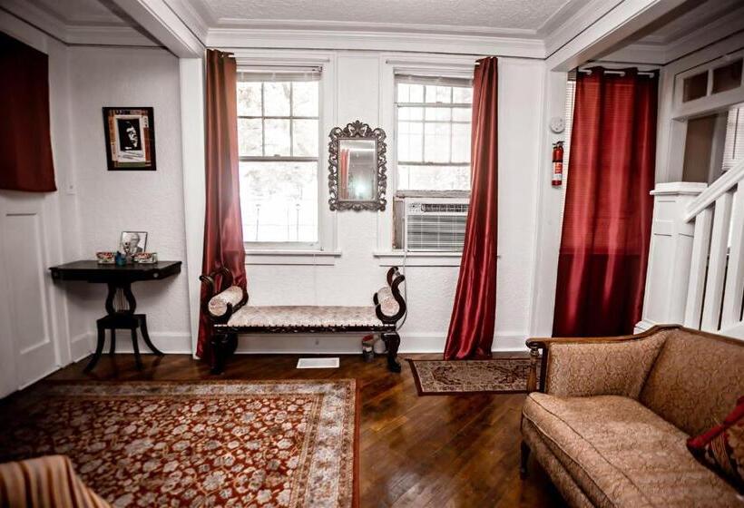 פנסיון Historic House On The Hilldownstairs Only