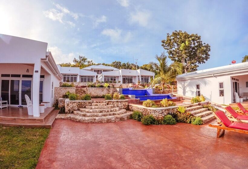 استراحتگاه The Gabayan Riviera