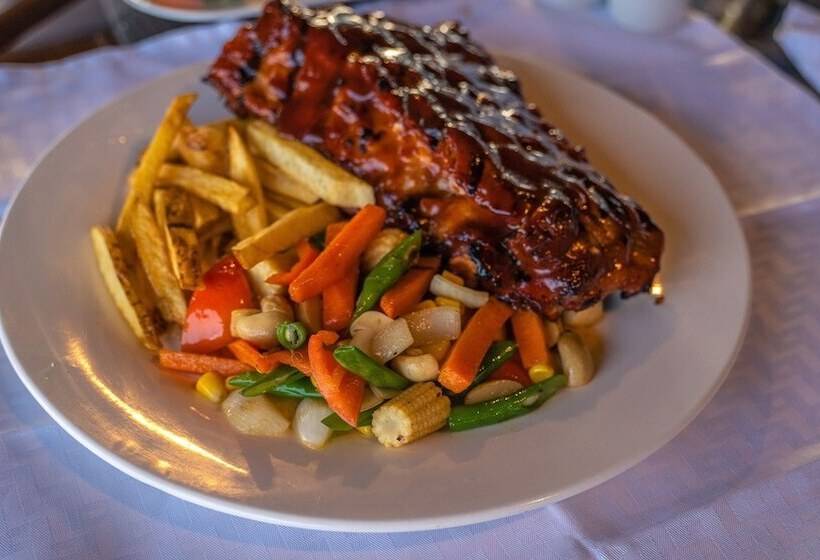 استراحتگاه The Gabayan Riviera