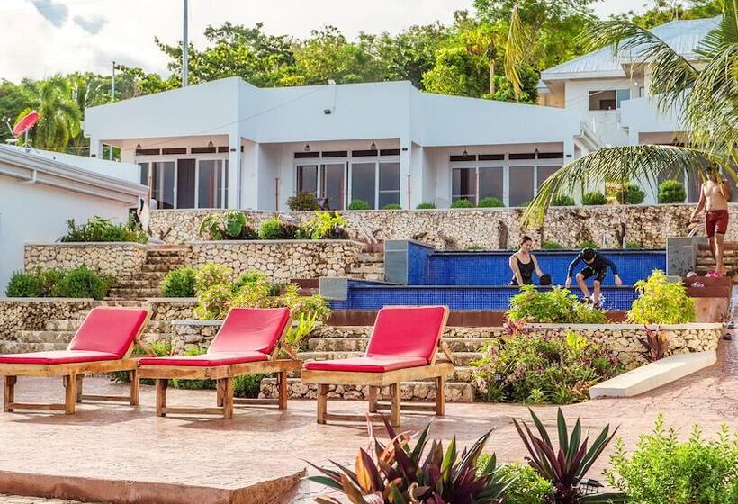 استراحتگاه The Gabayan Riviera