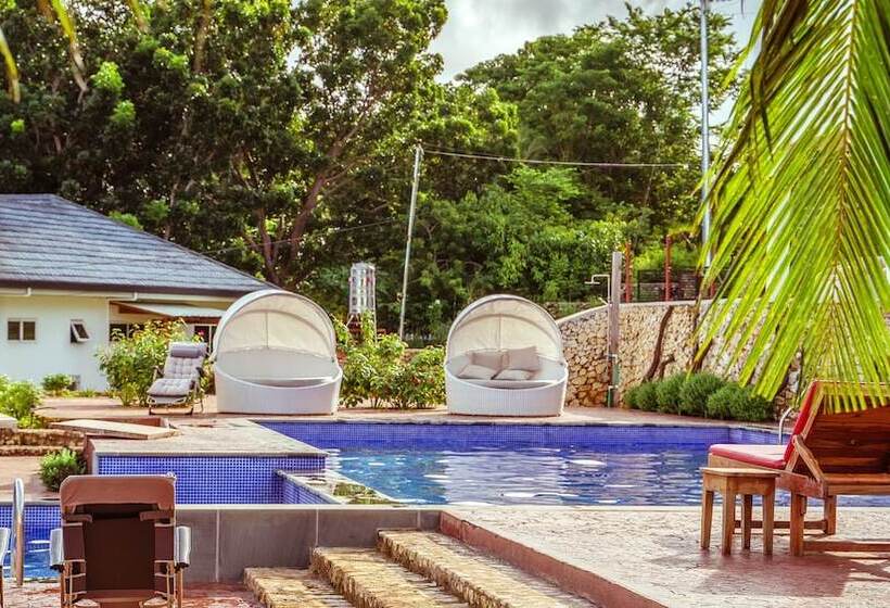 استراحتگاه The Gabayan Riviera