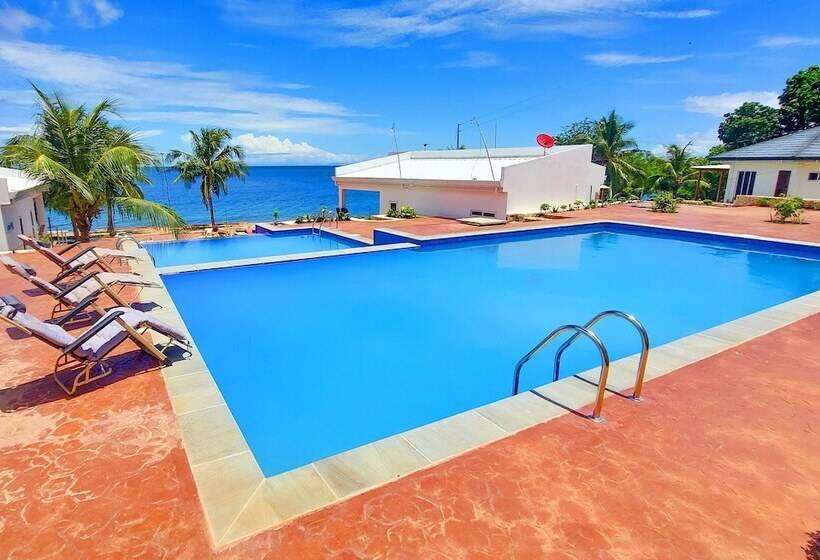 استراحتگاه The Gabayan Riviera