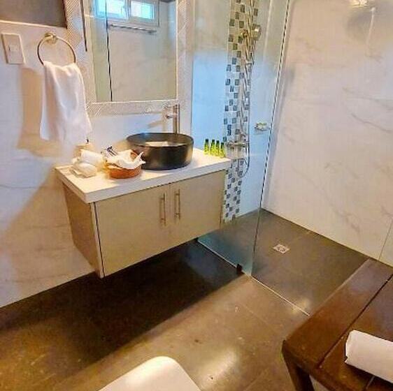 استراحتگاه The Gabayan Riviera