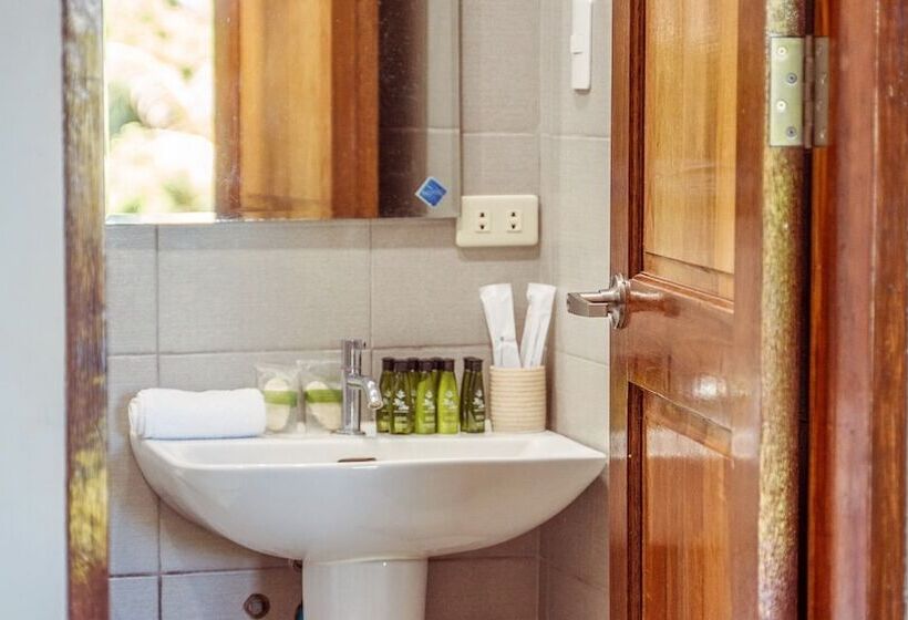 استراحتگاه The Gabayan Riviera