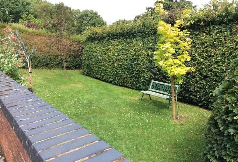 Woodcutters Barn, Overlooking Ledbury & Malvern Hills