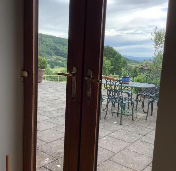 Woodcutters Barn, Overlooking Ledbury & Malvern Hills