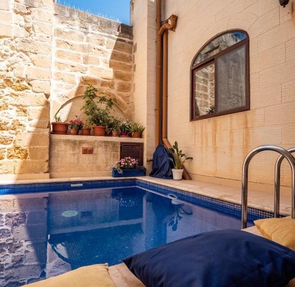 250 Yo Tal Bambinu Farmhouse