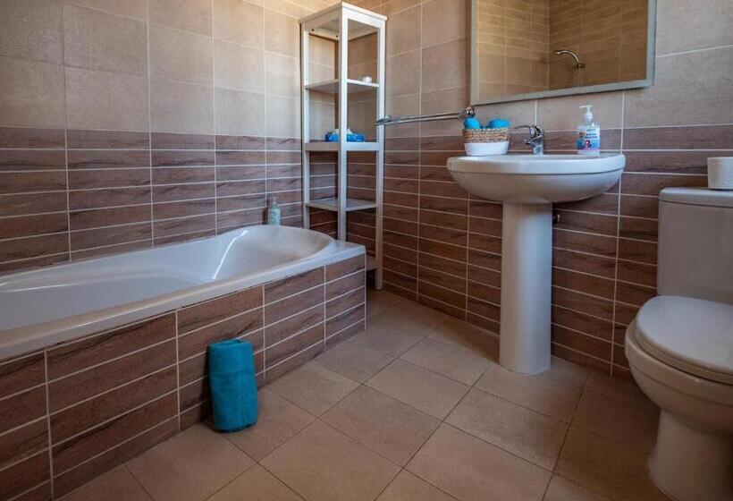 250 Yo Tal Bambinu Farmhouse