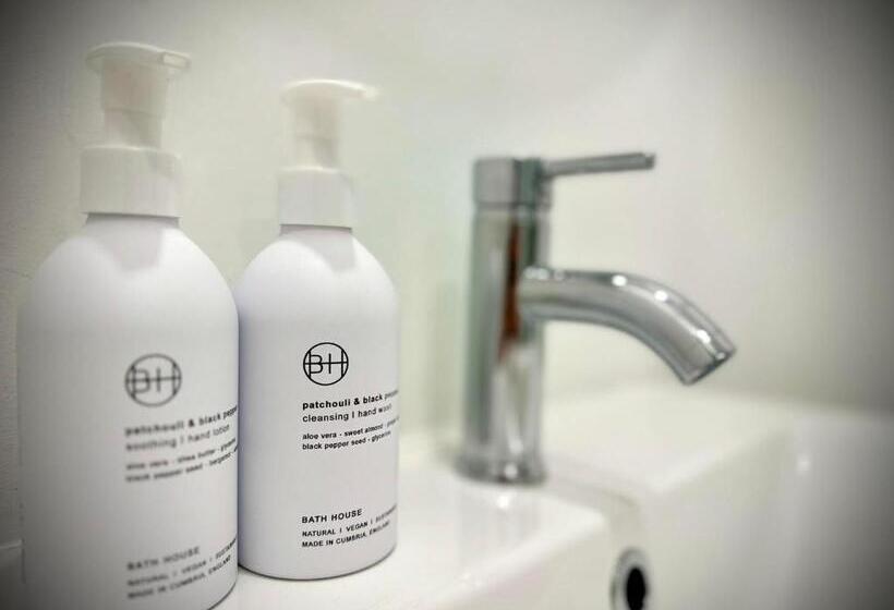 3 West End Boutique Apartment