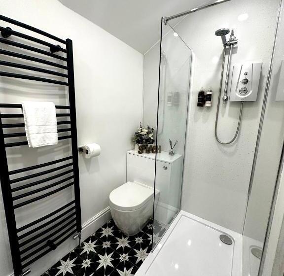 3 West End Boutique Apartment