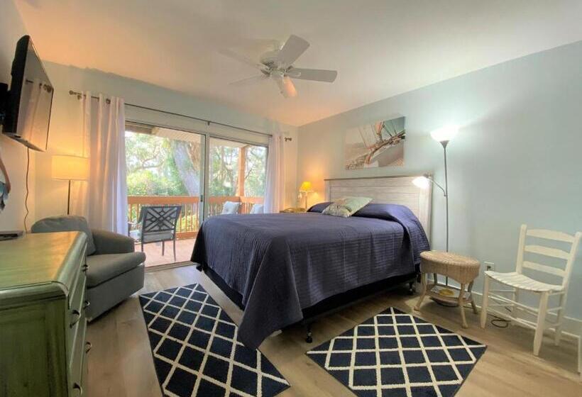 327 Palmetto Walk   Wine Down