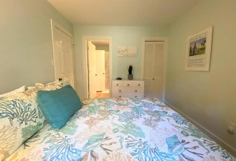 327 Palmetto Walk   Wine Down