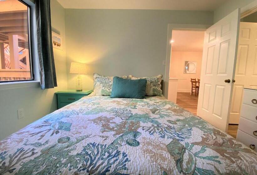 327 Palmetto Walk   Wine Down