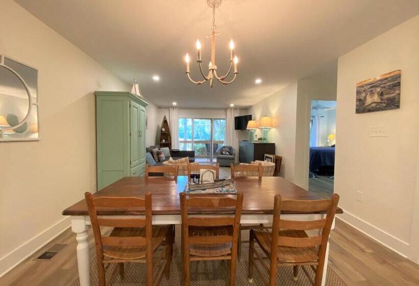 327 Palmetto Walk   Wine Down