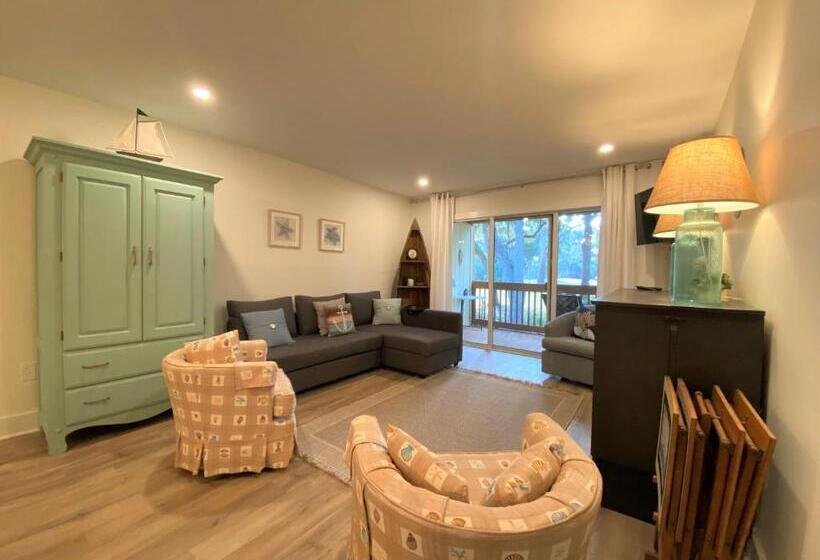 327 Palmetto Walk   Wine Down