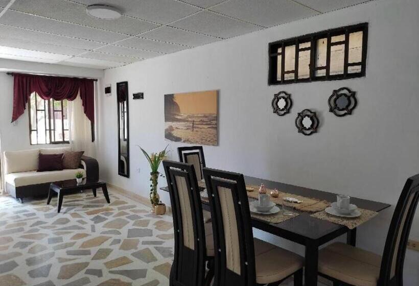 Alojamiento Entero, Casa Amplia, Patio, Aire