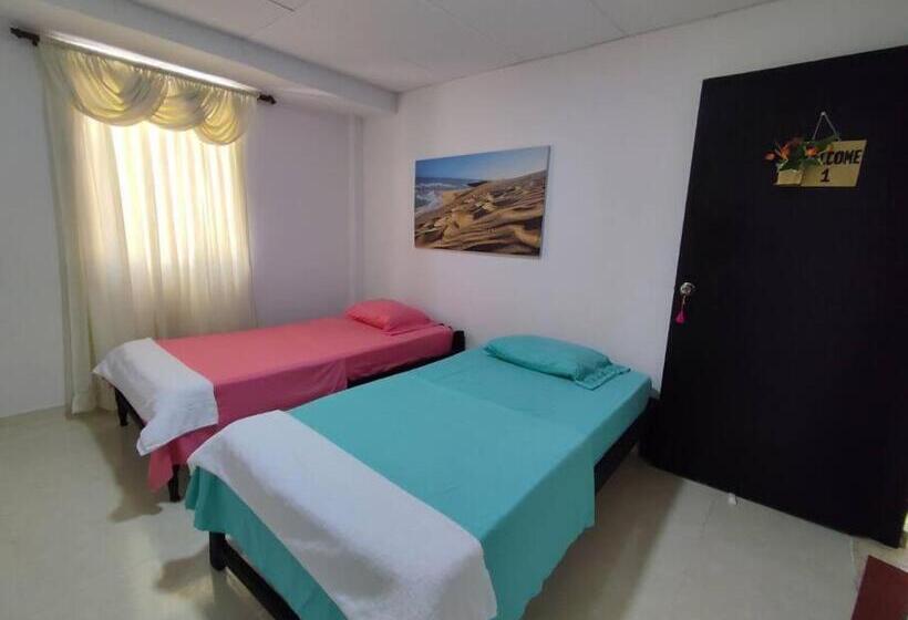 Alojamiento Entero, Casa Amplia, Patio, Aire