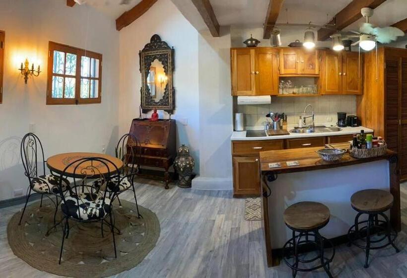 Beautiful Loft! Walk From The Beach!