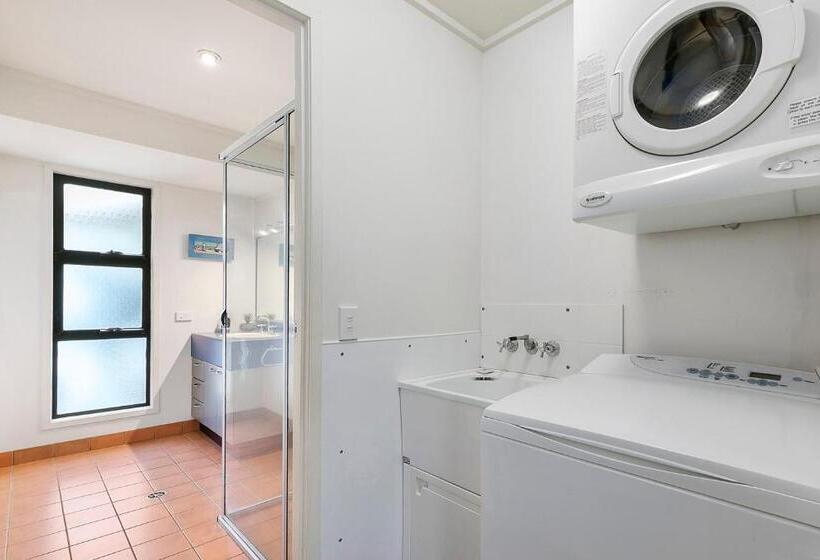 Coasting   Straddie Style Beach House