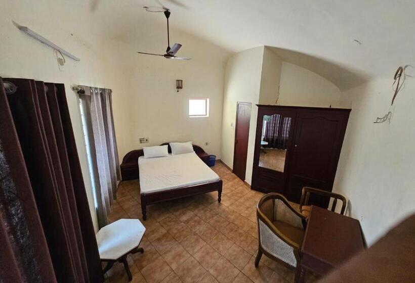 Отель Baywatch Beach Homes