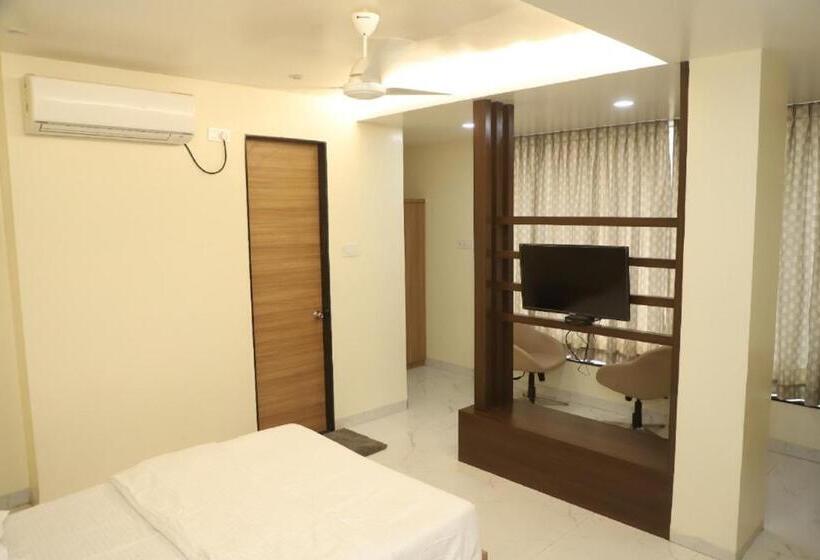 בית מלון כפרי Id Square Residency Parbhani