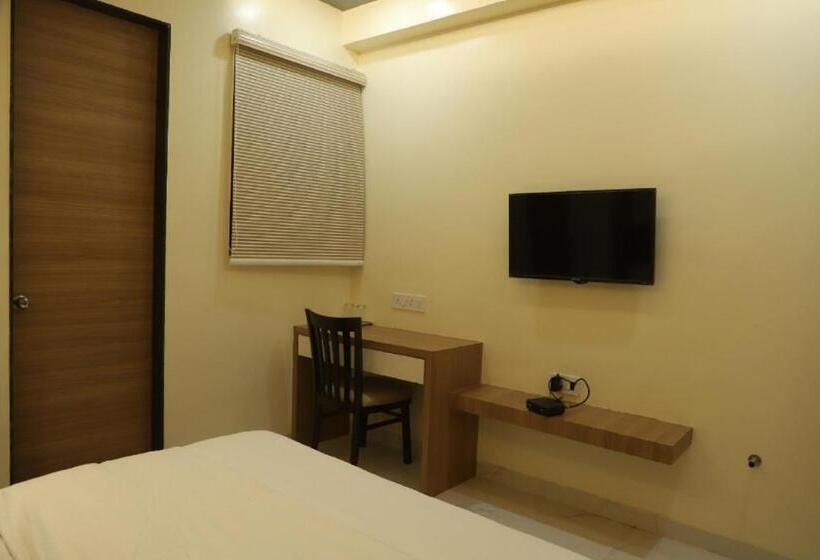 בית מלון כפרי Id Square Residency Parbhani