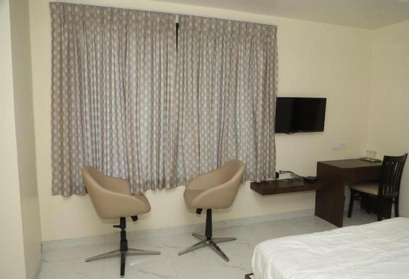 בית מלון כפרי Id Square Residency Parbhani