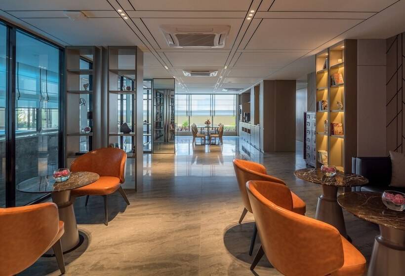 בית מלון כפרי Oakwood Premier Phnom Penh