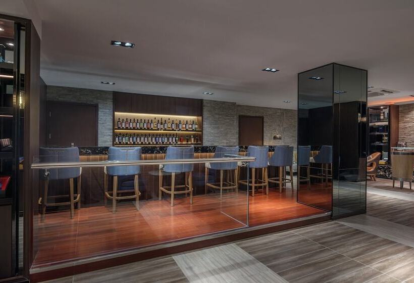 בית מלון כפרי Oakwood Premier Phnom Penh