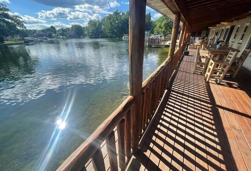 Отель Olde Mill Inn Of Clarkston