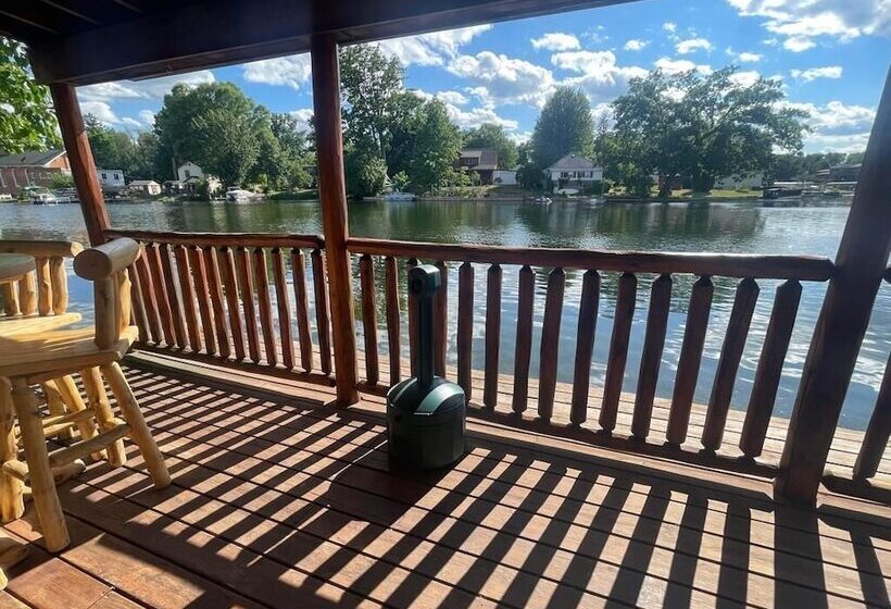 Отель Olde Mill Inn Of Clarkston