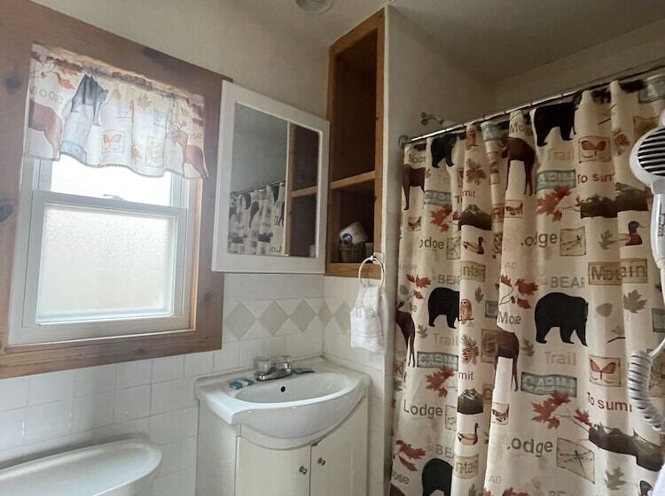 Отель Olde Mill Inn Of Clarkston