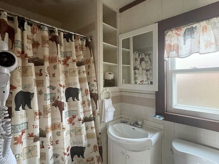 Отель Olde Mill Inn Of Clarkston