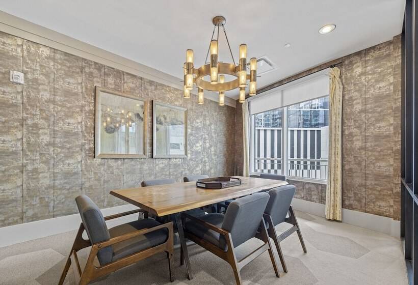 هتل Placemakr Premier Sobro