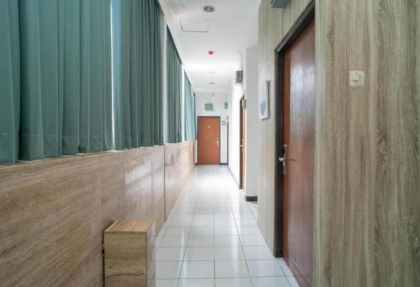 בית מלון כפרי Reddoorz @ Glodok