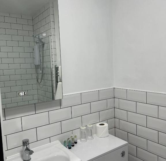 The Tontine Hotel & Bar