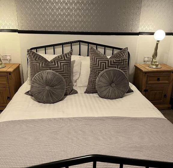 The Tontine Hotel & Bar