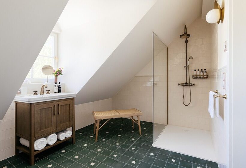 ホテル Villa Alma   A Lakeside Boutique