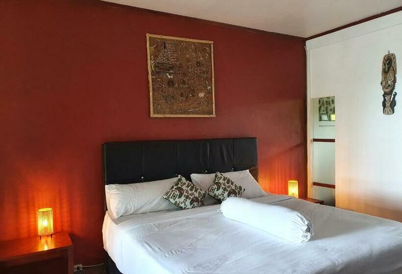 ペンション Amban Beach House